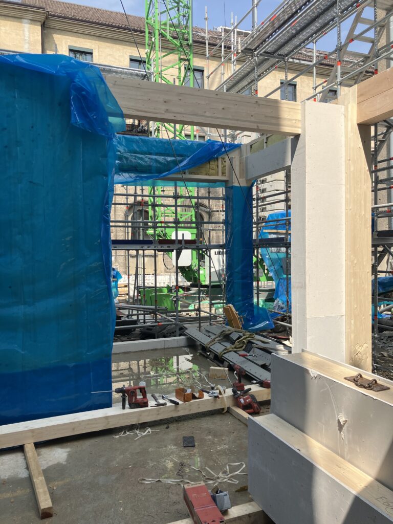 Ingeborg Pohl Kinderoase an der TUM: Eingang zum Kinderwagenraum