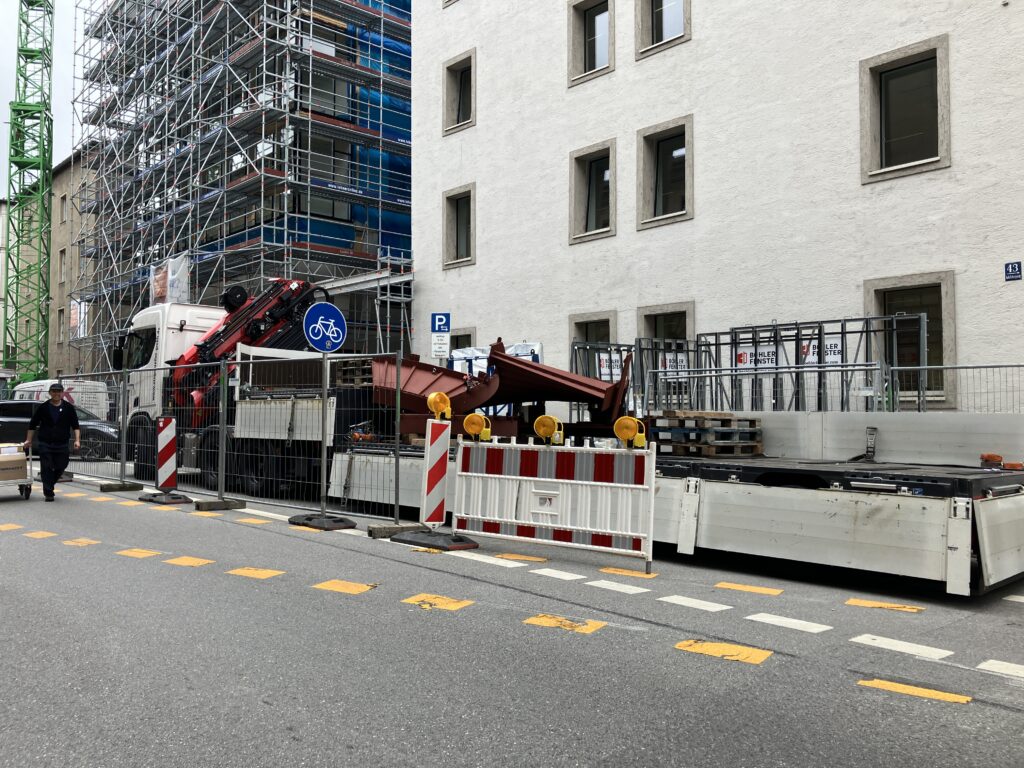 Ingeborg Pohl Kinderoase an der TUM - Anlieferung der Innentreppe