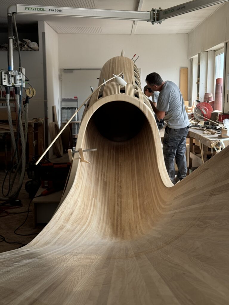 Kinderoase an der TUM - Bau der Rutsche