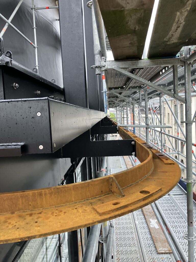 Ingeborg Pohl Kinderoase an der TUM: Start Montage Brandbleche