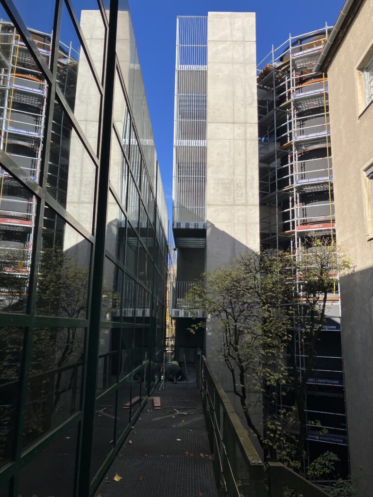 Ingeborg Pohl Kinderoase an der TUM: Außentreppe von Osten