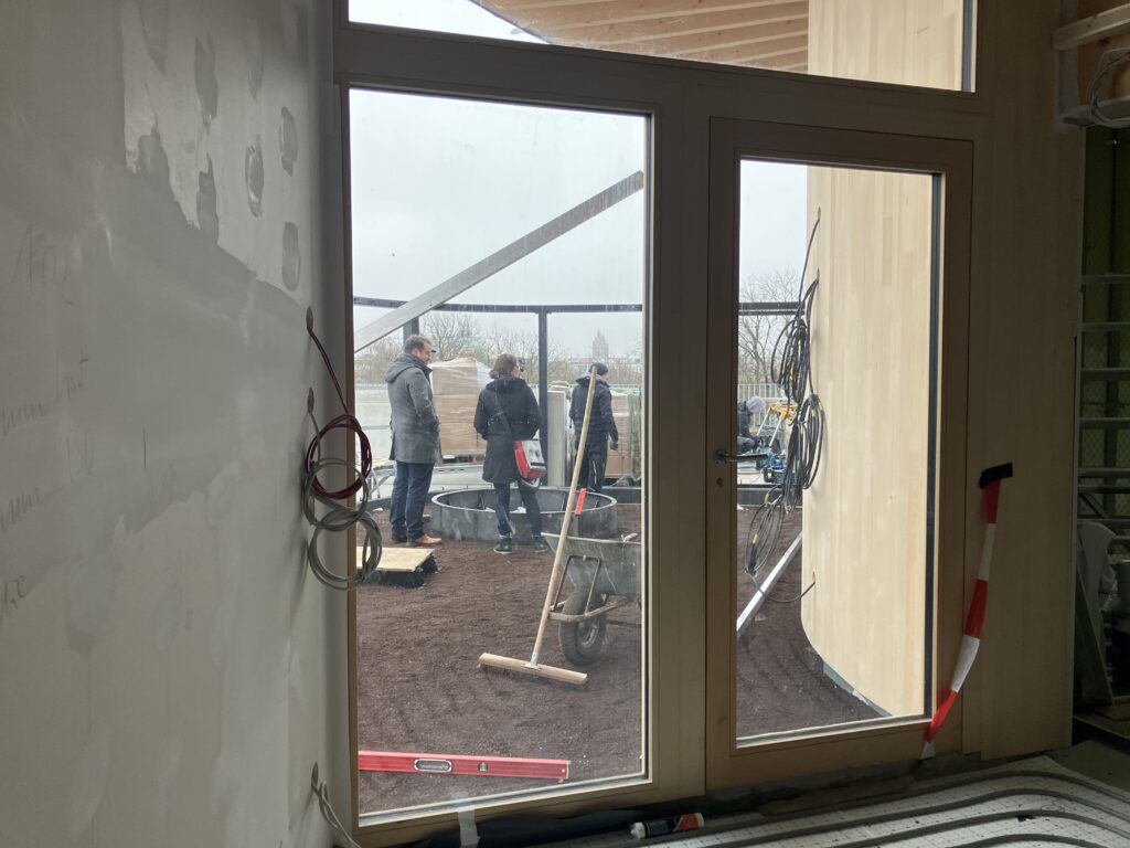 Ingeborg Pohl Kinderoase an der TUM: Himmelswiese Pflanztrog