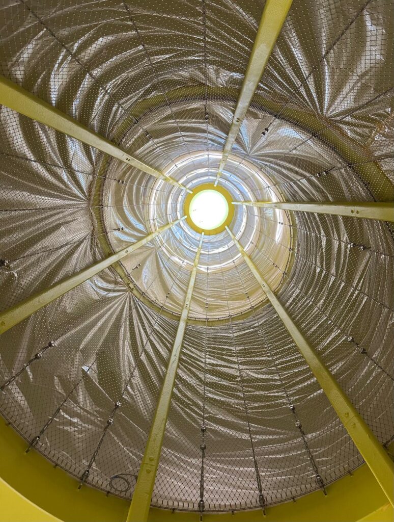 Ingeborg Pohl Kinderoase an der TUM: Malerarbeiten an der Innentreppe