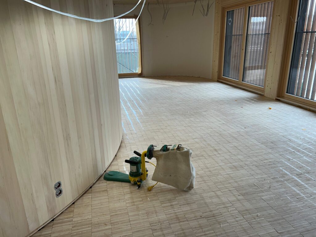 Ingeborg Pohl Kinderoase an der TUM: Parkett im Gruppenraum